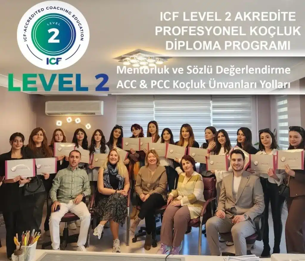 Yaşam Koçluğu Eğitimi Katılımcıları Sertifikalarıyla Poz Veriyor